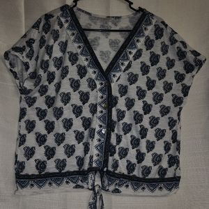 Lucky Brand blouse || Size US L/G || White with Blue designs